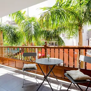 https://apartment-los-cristianos-center-iii.tenerifehoteles.net